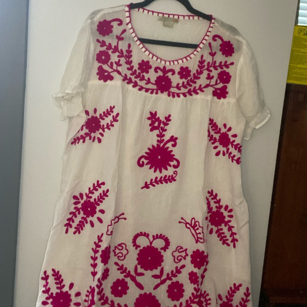 Gianni Bini embroidered swimsuit cover up